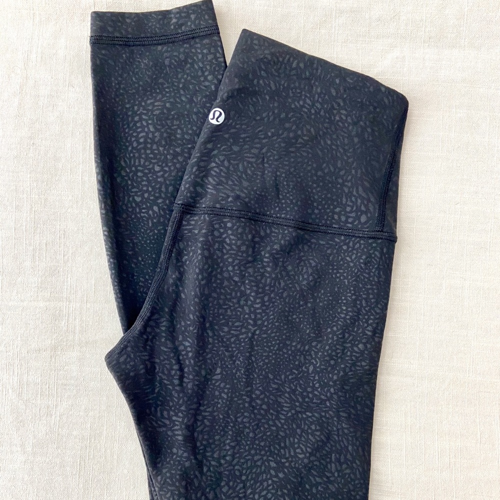 Lululemon Align 25" Black Emboss Sz4